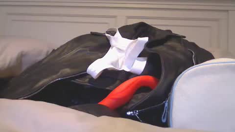 Ybeedifferent26 online show from April 26, 2026, 4:59 pm