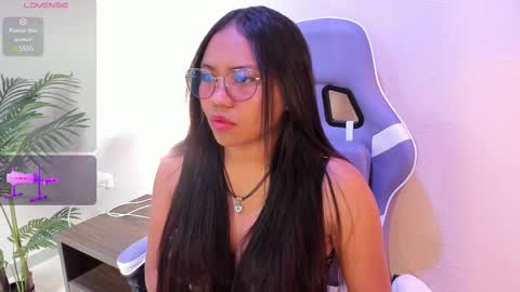 yeika_foxy online show from March 6, 2025, 11:25 am