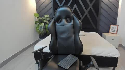 YEIKO ROMERO online show from February 12, 2025, 11:41 pm