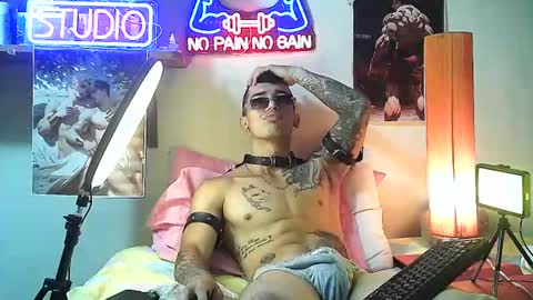 yeisoncastellanos1999 online show from September 23, 2025, 5:49 pm