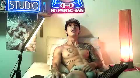 yeisoncastellanos1999 online show from November 26, 2025, 9:16 pm