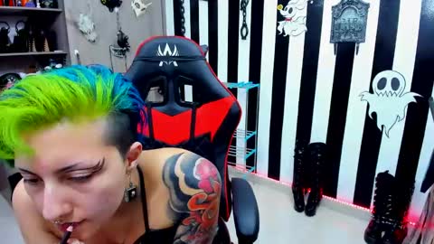 Yelena online show from December 10, 2024, 9:33 pm