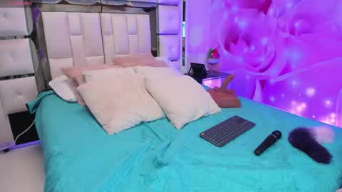 yelena  online show from October 14, 2025, 4:52 pm