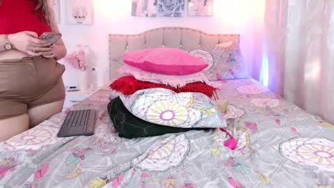 yellow_lily online show from March 4, 2025, 9:00 pm