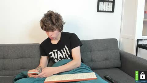 Yen online show from October 12, 2025, 7:40 am