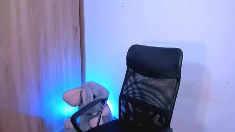 Yenifer Barahona Acuario online show from December 13, 2025, 8:14 pm