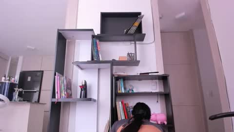 yenlo01 online show from November 28, 2025, 3:47 pm