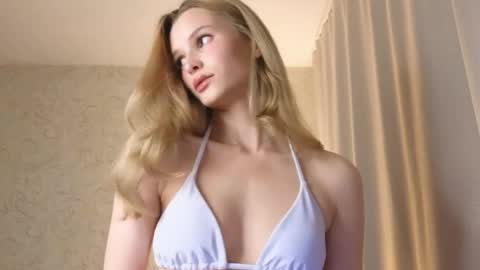 Snapshot of yennaone chatting on May 5, 2026, 5:21 pm Yenna online show from May 5, 2026, 5:21 pm