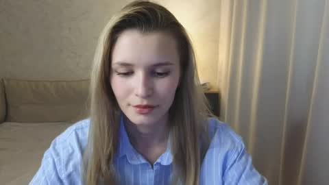 Snapshot of yennaone chatting on May 21, 2026, 5:42 pm Yenna online show from May 21, 2026, 5:42 pm