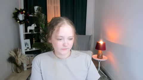 Yennefer online show from December 17, 2025, 4:35 pm