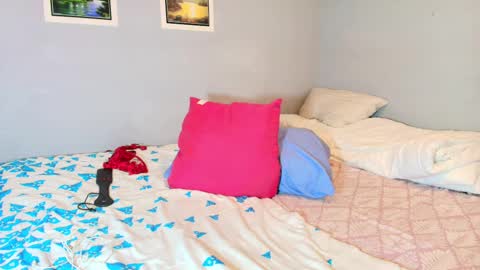 gomez5 online show from March 8, 2025, 4:50 pm