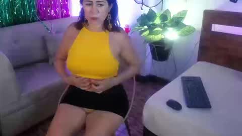 Snapshot of yeseniaa25_ chatting on October 15, 2025, 6:08 pm Yeseniaa25  online show from October 15, 2025, 6:08 pm