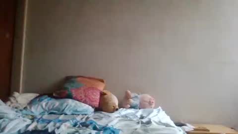 yeshuaaa999 online show from January 14, 2026, 2:33 pm