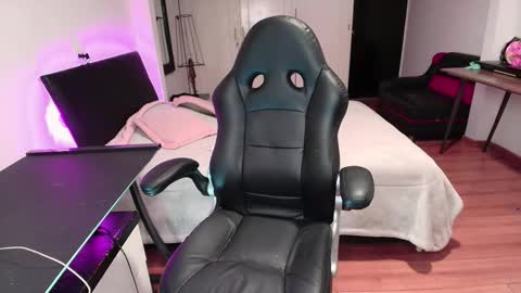 yesie_hot2 online show from September 23, 2025, 1:41 am