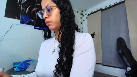 yesie_hot2 online show from July 21, 2026, 1:19 am