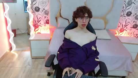  Yessy  online show from September 27, 2025, 7:41 pm