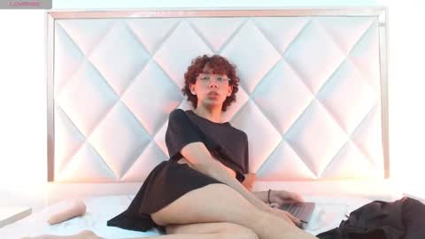  Yessy  online show from October 9, 2025, 7:34 pm