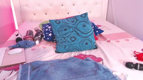 yhazan_brown online show from May 15, 2026, 5:03 am