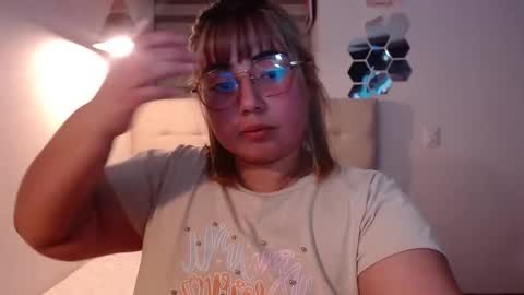 Snapshot of yini_angel07 chatting on November 26, 2025, 3:29 am hii i am yini online show from November 26, 2025, 3:29 am