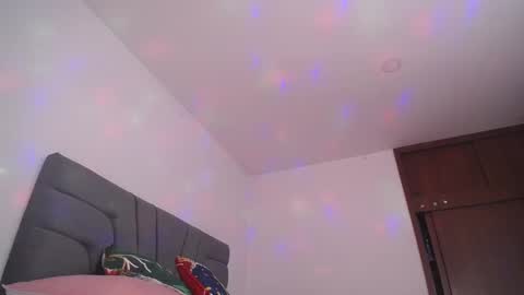 Yiny online show from February 4, 2025, 6:57 am