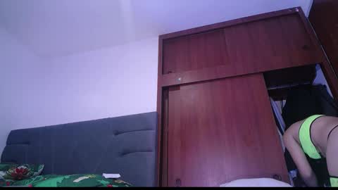 Yiny online show from November 21, 2025, 9:08 am