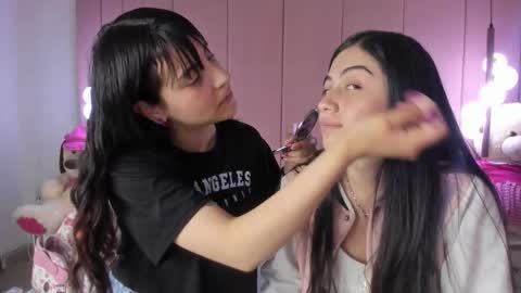 yinyang_luar online show from December 19, 2025, 7:21 pm