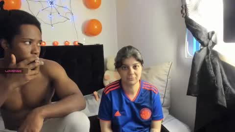 yinyyanghot online show from October 22, 2025, 10:20 pm