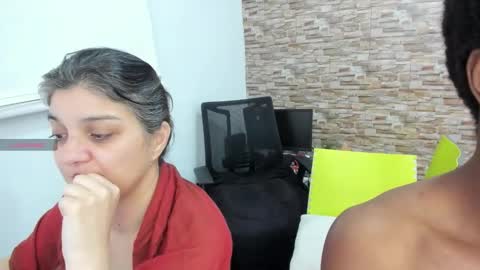 yinyyanghot online show from November 29, 2025, 5:43 am