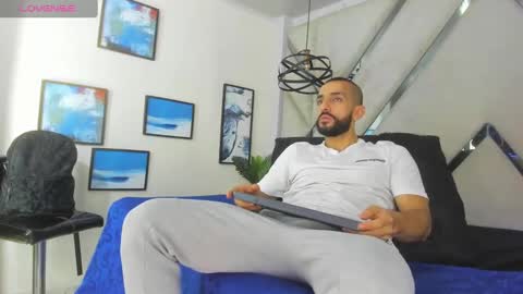 Yiyo online show from January 8, 2025, 4:02 am