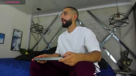 Yiyo online show from February 8, 2025, 5:08 am