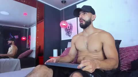 Yiyo online show from February 11, 2025, 4:55 am