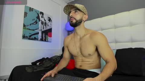 Yiyo online show from February 23, 2025, 4:28 am