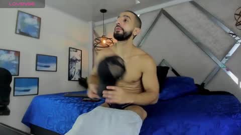 Yiyo online show from March 4, 2025, 4:06 am