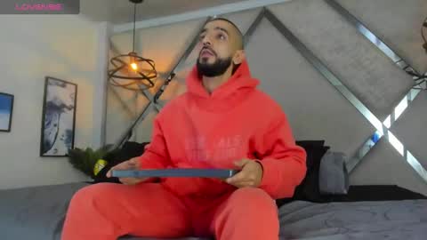 Yiyo online show from March 7, 2025, 4:35 am