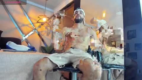 Yiyo online show from April 9, 2026, 4:23 am