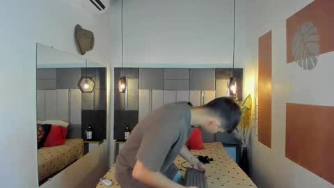 Snapshot of yizus_bonz chatting on February 13, 2025, 11:37 pm yizus_bonz online show from February 13, 2025, 11:37 pm