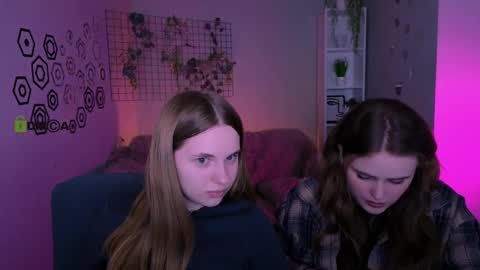 Snapshot of ylia_fress chatting on April 8, 2026, 1:11 pm Ylia online show from April 8, 2026, 1:11 pm