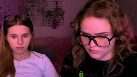 Snapshot of ylia_fress chatting on April 9, 2026, 1:27 pm Ylia online show from April 9, 2026, 1:27 pm