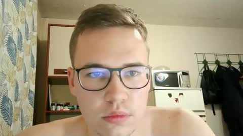 Yminoske online show from November 12, 2025, 1:22 pm