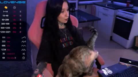     online show from September 18, 2025, 9:28 pm