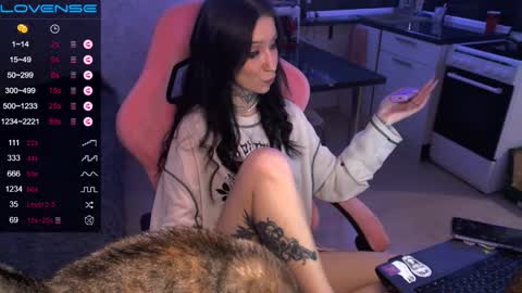     online show from October 5, 2025, 8:18 pm