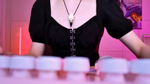 yoka_paradoxxx online show from December 16, 2025, 5:12 am