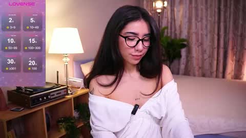 Snapshot of yokokoko__ chatting on November 19, 2025, 6:24 am Yoko online show from November 19, 2025, 6:24 am