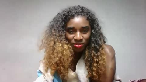 yolandrina05 online show from September 19, 2025, 6:30 pm