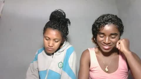 yolandrina05 online show from September 26, 2025, 8:07 am