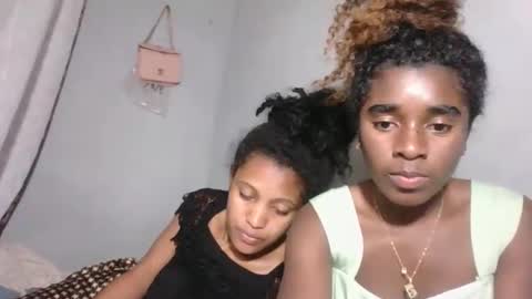 yolandrina05 online show from October 3, 2025, 10:12 am