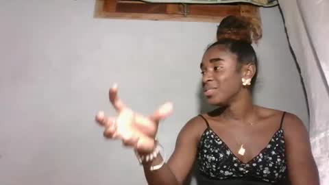 yolandrina05 online show from October 29, 2025, 8:54 pm