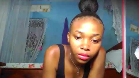 yolandrina05 online show from November 11, 2025, 3:45 pm