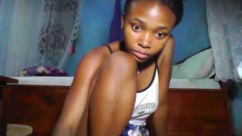 yolandrina05 online show from November 14, 2025, 8:13 am