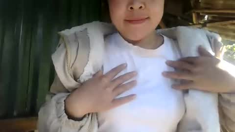 yongmi_ online show from November 23, 2025, 2:00 am